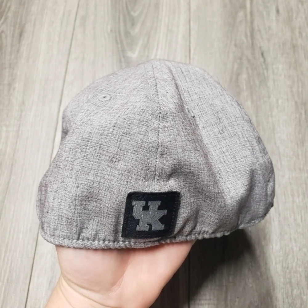 𝅺Top of the world‎ UK youth hat